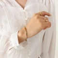 Bracciale tennis con zirconi arcobaleno e anelli dorati su camicia ricamata - 17cm / Zirconia Multicolore (E330)
