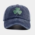 Dettaglio del berretto da baseball vintage in denim lavato con stampa a trifoglio - Blu navy