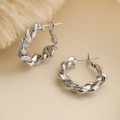 Classici orecchini a cerchio intrecciati in metallo argento lucido in stile minimal - Argento