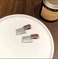Par de horquillas creativas con mini cuchillo en un plato sobre mesa de madera - Hachuela - Juego de 2 uds