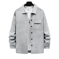 Détail de la veste chemise en maille jacquard grise avec poche à rabat et boutons noirs - S / Gris clair
