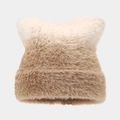 Dettaglio del cappello con orecchie da gatto e trama soffice in sfumature beige e marrone - Sfumato Beige Cachi