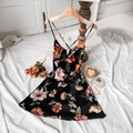 Schwarzes Satin-Unterkleid mit Blumenmuster und eleganten schmalen Trägern für Damen - S / Schwarz Bedruckt