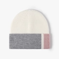 Bonnet en maille bicolore blanc, gris et rose avec texture côtelée pour l'hiver - Taille unique / crème