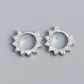 Orecchini a cerchio in argento S925 a forma di stella con zirconi lucidi - Argento 925 / Color Argento Platino (Coppia)