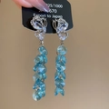 Vue détaillée des boucles d'oreilles papillon en argent 925 avec glands en cristal bleu - Tige d'oreille en argent - Argent - Bleu