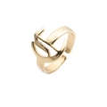 Anello con lettera in rame placcato oro minimalista con design aperto regolabile su bianco - Aperto Regolabile / Lettera Dorata (CR0325DX)