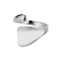 Vista macro de anillo de plata pulido irregular minimalista con diseño abierto ajustable - 36-Minimalista Irregular / Platino
