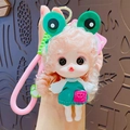 Süßer Puppenanhänger mit grünem Kleid und rosa Locken für Taschen und Schlüssel - Frosch-Stil / Grün