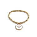 Gouden kralenarmband met een witte emaille lippenbedel en glinsterende kristallen steentjes - Goud met witte lippen hanger