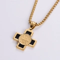Gouden roestvrijstalen kruis hanger ketting met zwarte inleg en rond reliëf in het midden - Met ketting / Goud