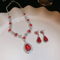 Parure de bijoux de style palais rétro avec collier et boucles d'oreilles en strass rouges - Ensemble 2 pièces argenté et rouge