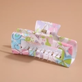 Dettaglio di un mollettone rettangolare con stampa floreale e motivi a cuore - Floreale Blu Rosa