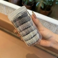 Set aus grauen hochelastischen Haargummis mit Stricktextur in einer transparenten Dose - 1 Dose Grau Serie (6 Stück/Packung)