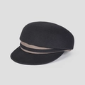 Detailaufnahme der schwarzen Stroh-Schirmmütze mit gestreiftem beige-braunem Bandbesatz - M (56-58cm) / Schwarz