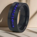 Anello in acciaio al titanio nero opaco con pietre preziose blu scuro a binario - US 7