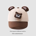 Dettaglio cappellino neonato con orecchie d'orso 3D e ricamo cartoon su tessuto beige - 48-50cm / DD CAT / Caffè Scuro
