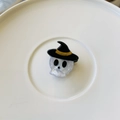 Halloween acetate skull hair claw with wizard hat design on a clean white background - Mini Witch Hat Skeleton