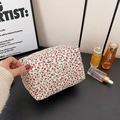 Quilted floral makeup bag in white cotton with red flowers and a zipper closure - Red Flower
