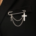 Silberne Sicherheitsnadel-Brosche mit Doppelketten und weißem Emaille-Kreuz auf Anzug - Silber Mit Kreuz