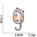 Detail van geborduurde cartoon kattenpatch met afmetingen van 7,7 cm bij 3,8 cm - Nr. 3 Wit Oranje Gestreepte Kat