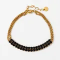 Dettaglio del bracciale a doppio strato in acciaio dorato con pietre preziose nere - Oro + Zircone Nero (SBK213)