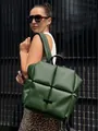 Sac à dos en cuir tressé vert foncé avec bretelles ergonomiques et boucles argentées - Vert Foncé PU