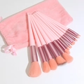 12-teiliges rosa Make-up-Pinsel-Set mit synthetischen Borsten und einem Samtbeutel - 13 Stück Zartrosa mit Beutel