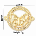 Macro detail van 18k vergulde vlinder hanger met zirkonia en afmetingen - Stijl 5 (Hol Goud)