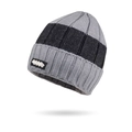 Gorro de punto a rayas gris y negro con textura de canalé y parche de logo tejido - Gris