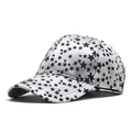 Détail du tissu sergé et de l'imprimé d'étoiles bleues sur la casquette de baseball - Taille unique / Argenté