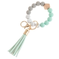Llavero de pulsera con cuentas de silicona y borla verde menta con detalle de madera - Verde Menta