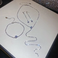 Detailansicht des silberfarbenen Quasten-Schmucksets mit funkelnden runden Strasssteinen - Silber (3-teiliges Set)