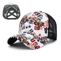 Dames USA baseballpet met gekruist paardenstaartgat en ademend zwart mesh materiaal - USA Vlag Galopperend Paard (3#)
