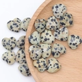 Pietre di diaspro dalmata sfaccettate a forma di cuore con macchie nere per gioielli DIY - Pezzo Singolo / Diaspro dalmata