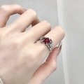 Bague irrégulière en argent liquide avec pierre rouge au design épuré et moderne - Ouvert Réglable / Style de Texture Ondulée Évidée (JZ2068)