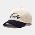 Detalle de gorra de béisbol de pana vintage con bordado detallado BE WILD AND Wonder - Ajustable / Beige/Azul Marino
