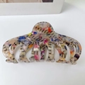 Large acetate claw clip with colorful floral pattern and black stripes for hair styling - Multicolor Terrazzo