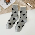 Calze grigie a pois con bordo in pizzo bianco in un dolce stile vintage retrò - Taglia unica / Grigio chiaro