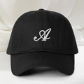 Klassische schwarze Baumwoll-Baseballkappe mit weißem Buchstaben A Bestickung und Riemen - Verstellbar / Schwarz