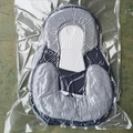 Cuscino neonato a forma di U anti-rigurgito in grigio e blu navy traspirante - Cuscino Inclinato Modal Potenziato Grande (Sottovuoto)