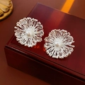 Macro detail of metallic flower earrings with pearls on a premium wood jewelry box - Radiating Flower Pearl Style (5#银针-银色)