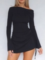 Eng anliegendes schwarzes Langarm-Minikleid mit asymmetrischem Ausschnitt und Raffung - S / Schwarz