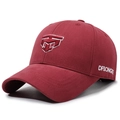 Berretto da baseball in cotone rosso scuro con ricamo bianco e scritta DFSONGTE laterale - Regolabile / Rosso