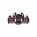 Dettaglio della spilla smaltata di Halloween con pipistrello nero e ali viola e bordi dorati - Stile Pipistrello con Ali Viola (XZ9871)