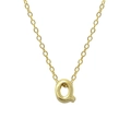 Detailed close-up of a 925 sterling silver golden letter Q pendant with an O-chain - Letter Q / Gold