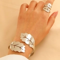 Conjunto de pulsera y anillo en forma de hoja plateada con detalles de vetas huecas - Pulsera abierta de hoja plateada + anillo (WG-0949+1156) / Plateado