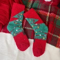 Calze natalizie spesse in peluche con motivi a albero verdi in rosso e verde classico - Taglia unica / Albero di Natale Fondo Rosso