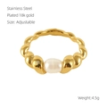 Macro dell'anello in acciaio inossidabile placcato oro 18k con perla d'acqua dolce bianca - US 8 / Oro