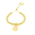Gros plan d'un bracelet en perles plaqué or 18 carats avec pendentif rond lettre Z rose - Lettre Z